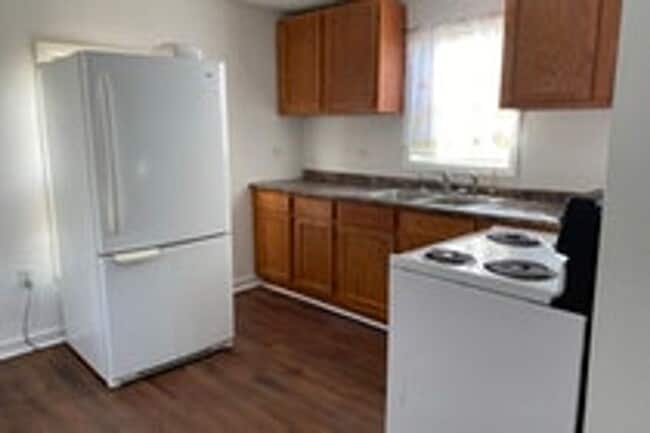 Building Photo - Spacious 1/1 North LC