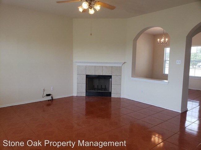 Building Photo - 4 br, 2.5 bath House - 18405 Maxa Dr
