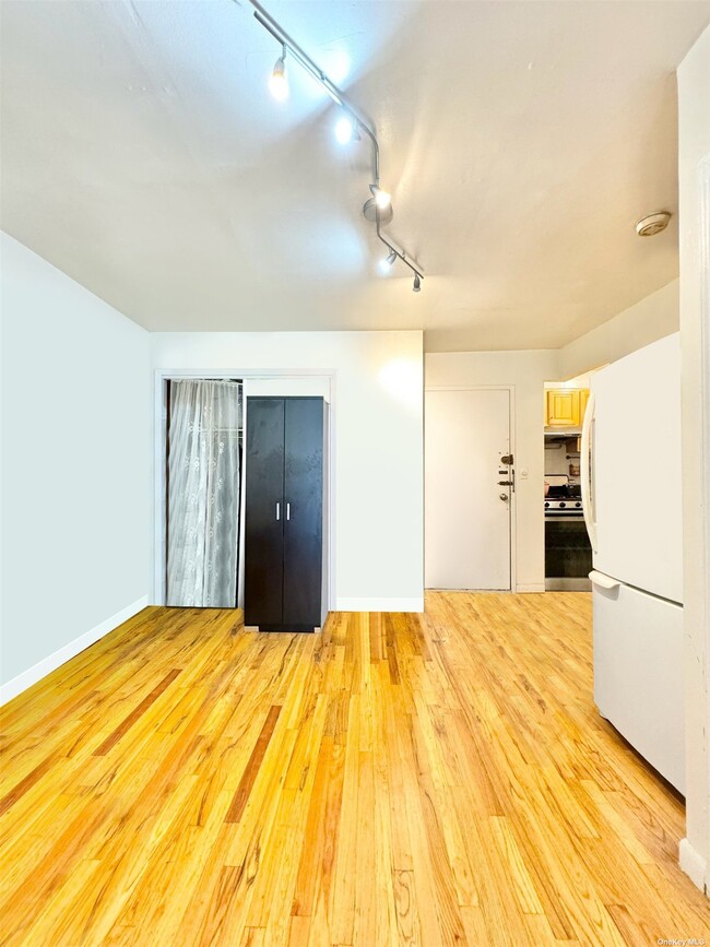 Building Photo - 9248 52nd Ave