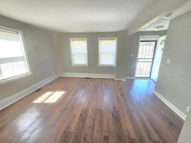 Building Photo - Charming Home in East Baltimore