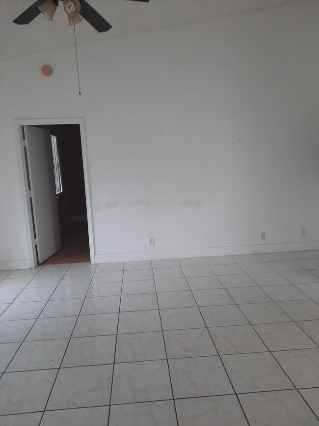 Building Photo - 11592 NW 43rd Ct
