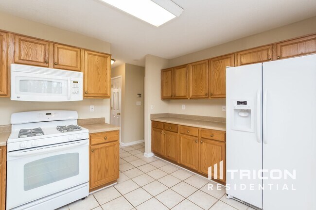 Foto del edificio - 6250 Glen Brooke Dr