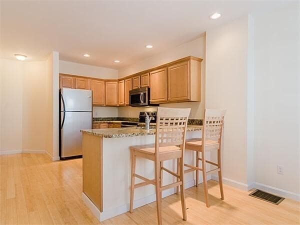 Foto del edificio - 137 W 9th St