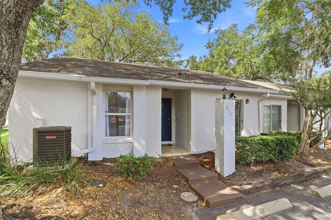 Foto del edificio - 917 Pebble Creek Cir