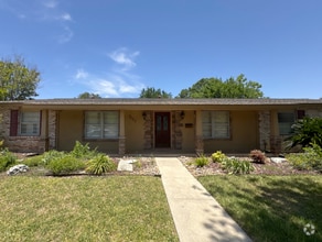 Building Photo - 7527 Quail Run Dr