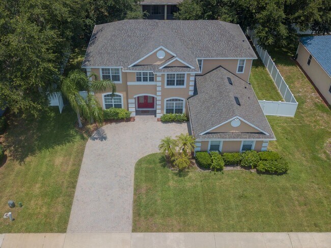 Foto del edificio - BEAUTIFUL 5 Bedroom/4 Bath Home Located in...