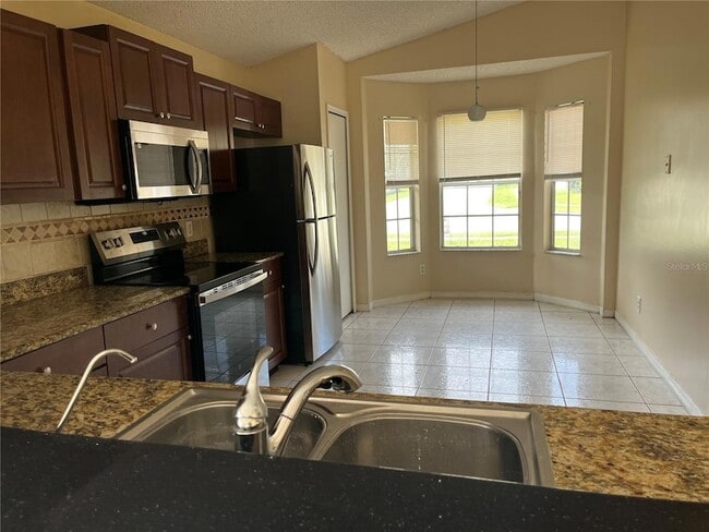 Building Photo - 2131 Rj Cir