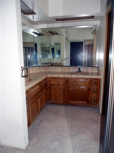 Foto del edificio - 4 Bed 2 Bath home Laurelglen Area SW 93309...