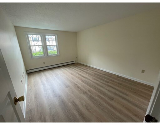 Building Photo - 454 Mammoth Rd