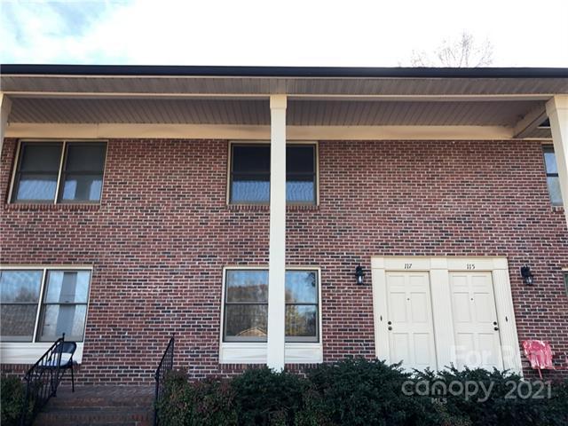 Foto principal - 117 Hillcrest Dr