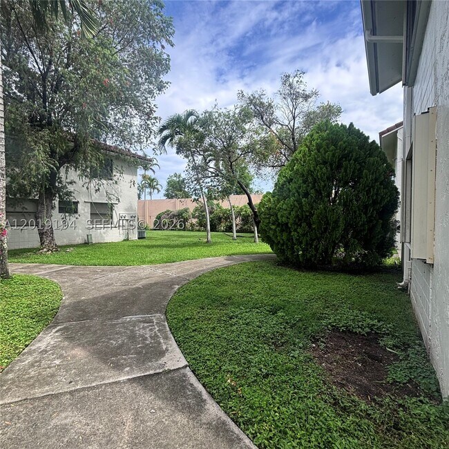 Foto del edificio - 10857 NW 7th St