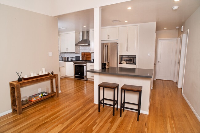 Building Photo - 6458 Hanna Ave