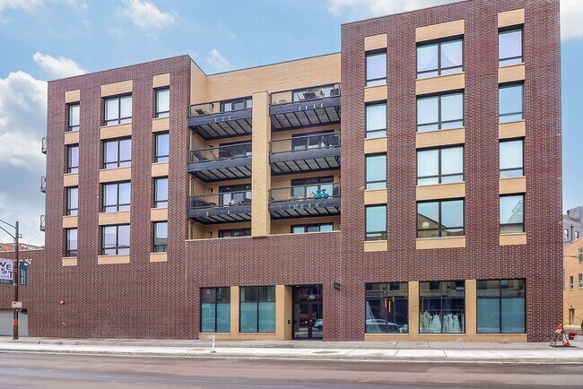 Building Photo - 680 N Milwaukee Ave