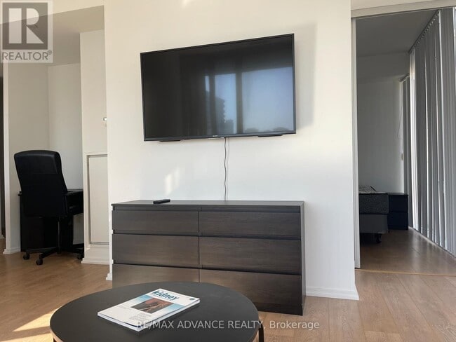 Building Photo - 75 St Nicholas St