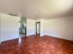 Building Photo - 1703 Palm Dr