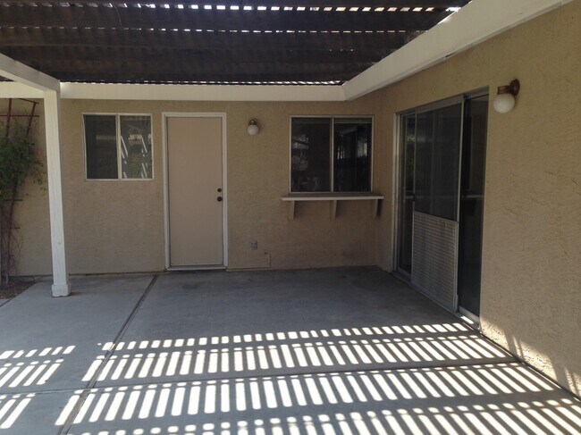 Building Photo - 648 Lehigh Dr