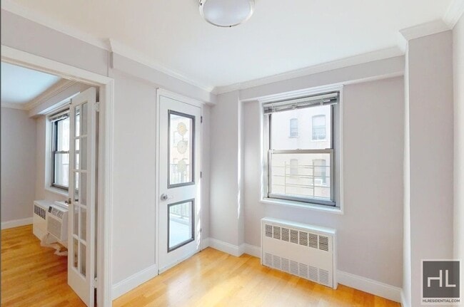 Building Photo - 2 bed flex 1 bathroom / WASHER AND DRYER / balcony / West 97th Street