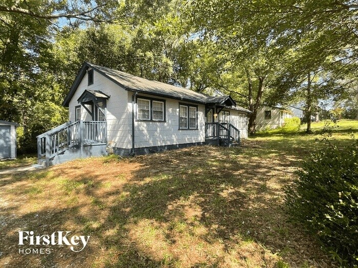 Primary Photo - 5886 Ridge Dr SE