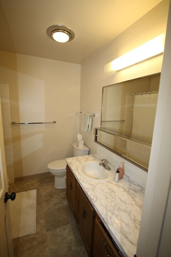 Foto del edificio - 3 Bedroom Townhouse!