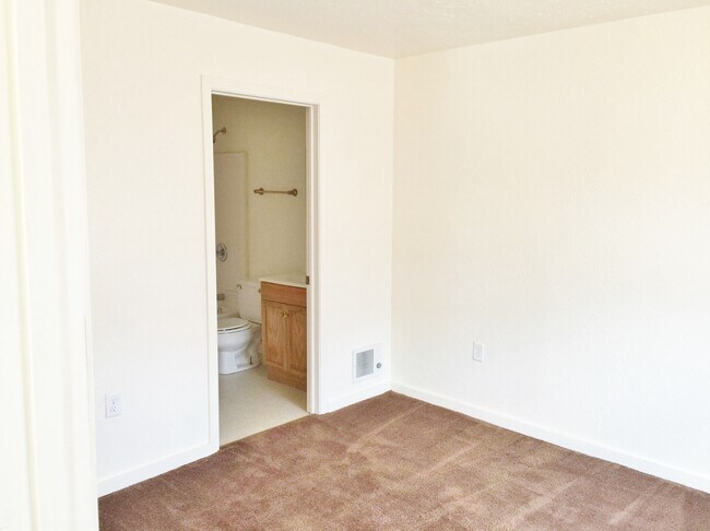 Building Photo - Pets allowed, HUD payments accepted.