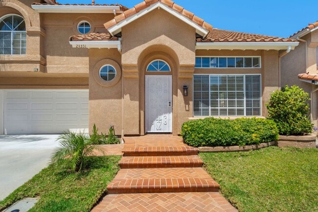 Building Photo - 24351 Kings View