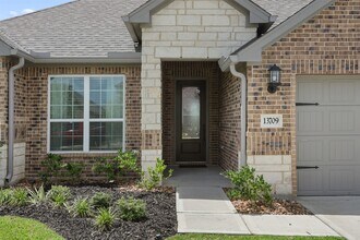 Building Photo - 13709 Gaff Rig Dr