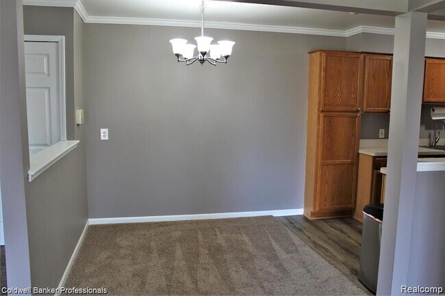 Foto del edificio - 2025 E Franklin Dr