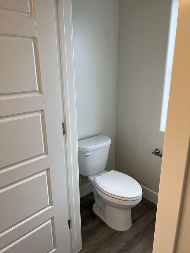 Building Photo - Beautiful like new 3 Bedroom 2.5 Townhome ...