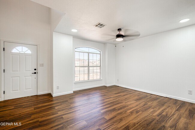 Foto del edificio - 7600 Plaza Redonda Dr