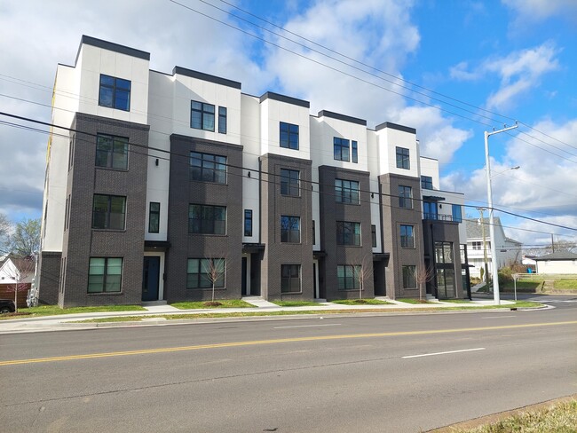 Building Photo - 402 Cleveland St