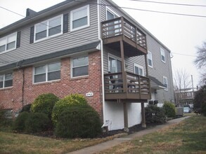 Building Photo - 22 E 6th St