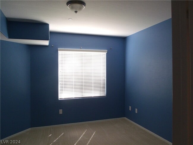 Building Photo - 6868 Sky Pointe Dr