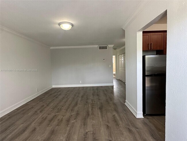Foto del edificio - 1400 NE 56th St
