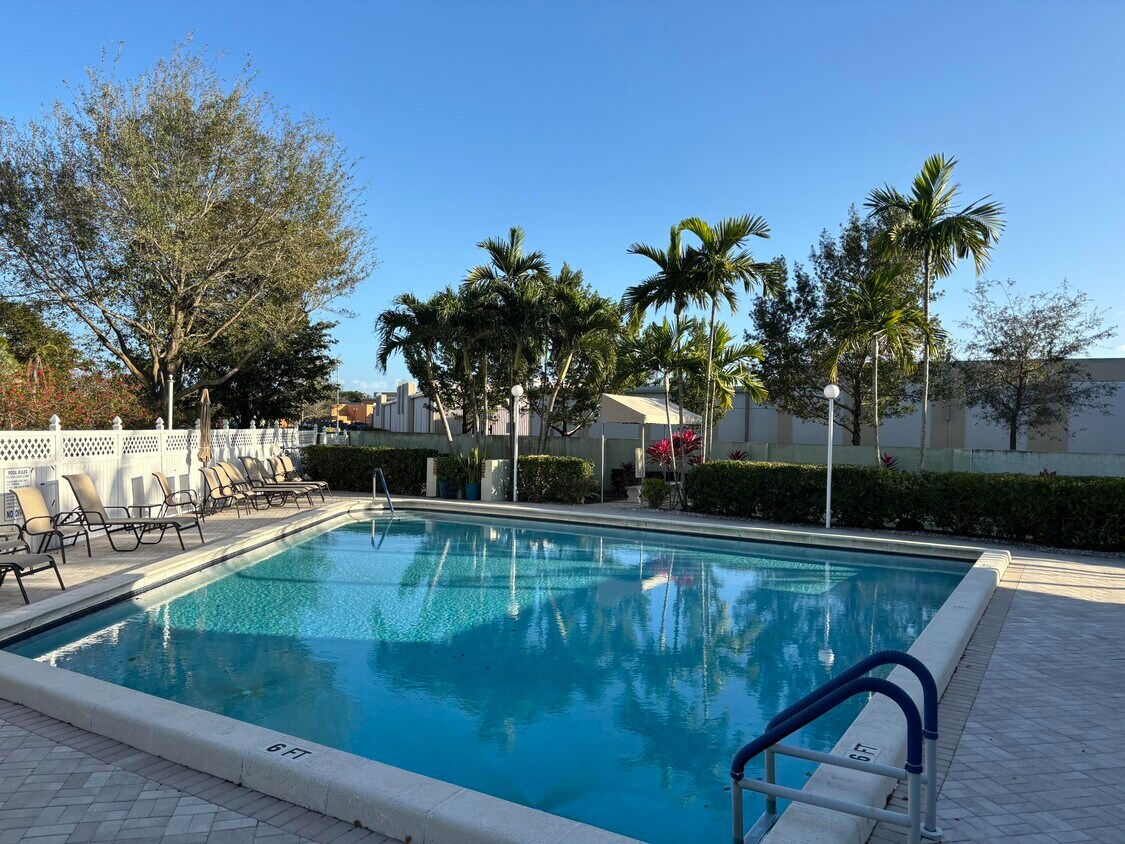 7523 S Oriole Blvd Unit 102, Delray Beach, FL 33446 Condo for Rent in