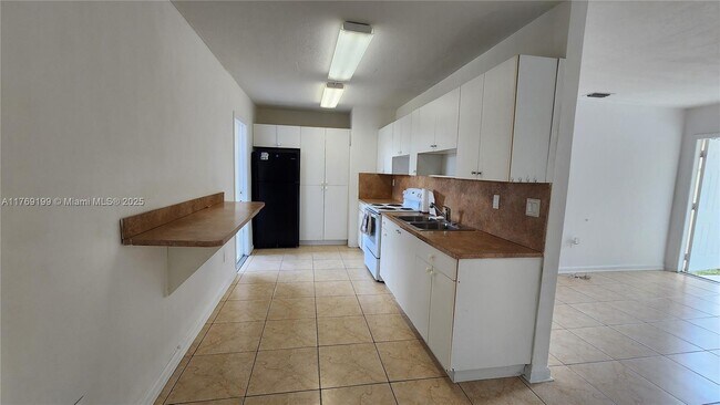 Building Photo - 841 N 69th Terrace