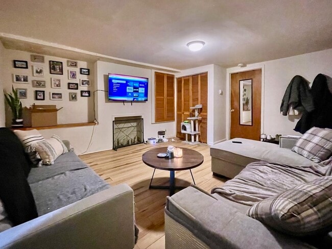 Building Photo - 209 Ogden Ave.