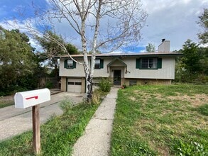 Building Photo - 906 N Hidden Valley Cir