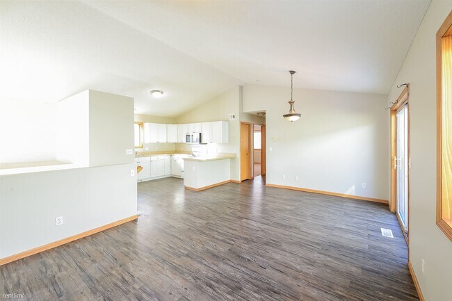 Foto del edificio - 4 br, 2 bath House - 171 Wyoming St E