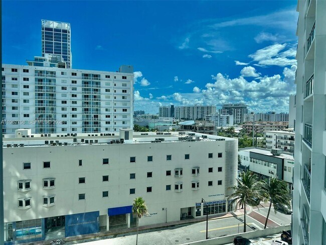 Foto del edificio - 7135 Collins Ave