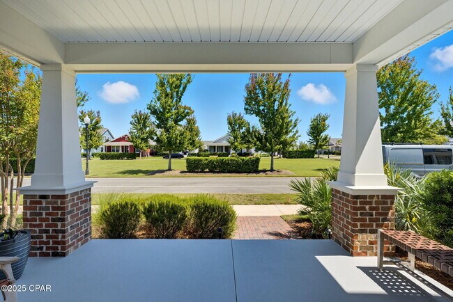 Building Photo - 3229 Veranda Ave