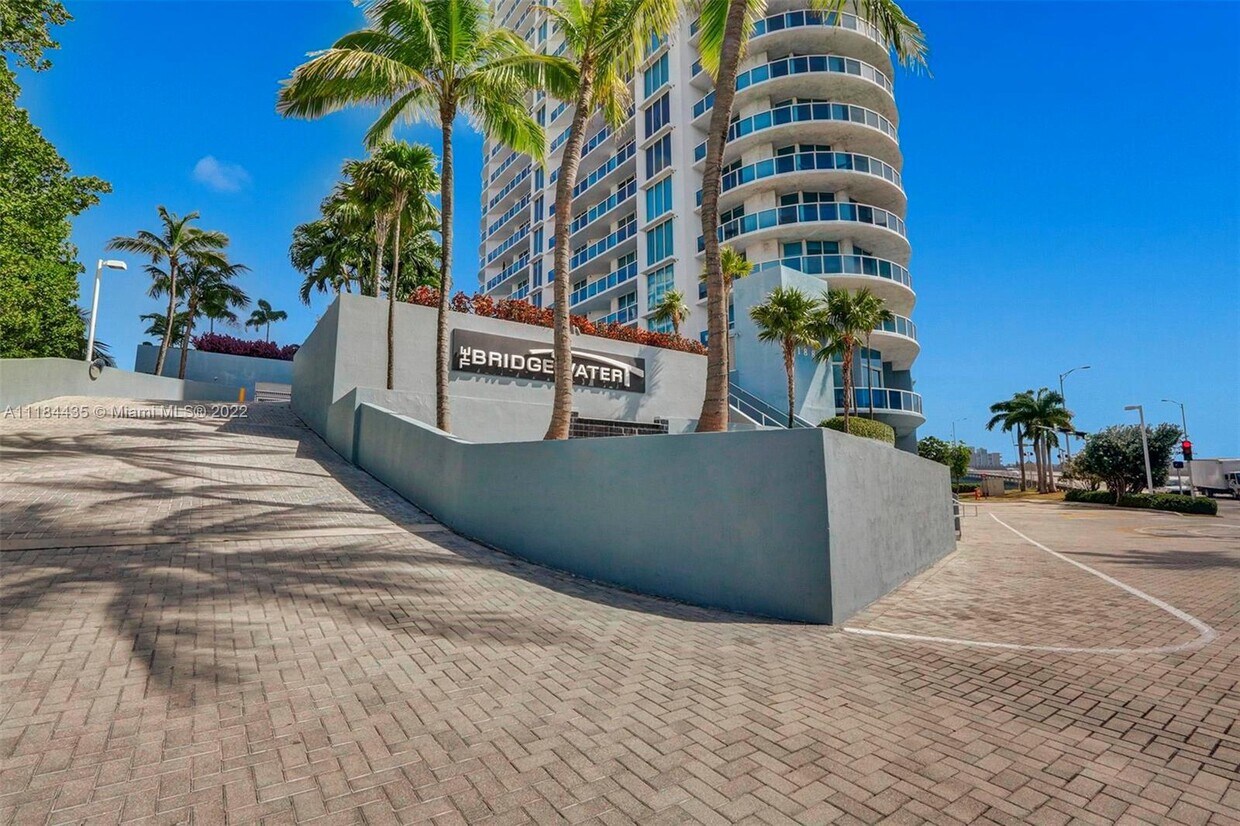 Foto principal - 1881 79th Street Causeway
