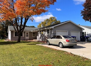 Building Photo - 831 S Commercial St