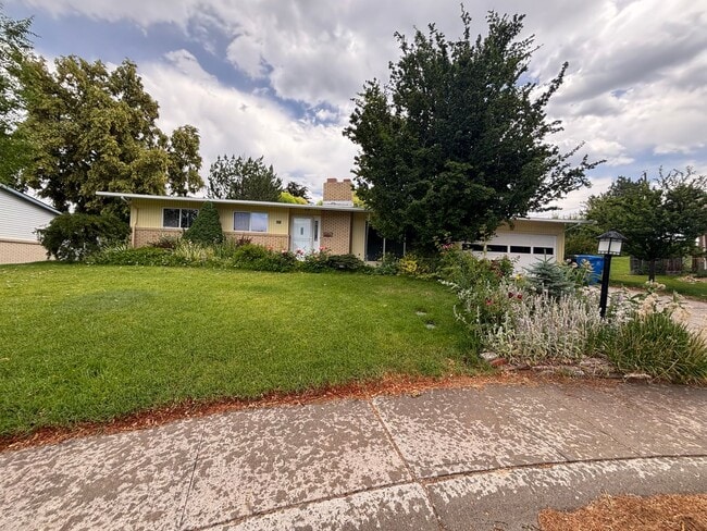 Building Photo - Great University Area Home!