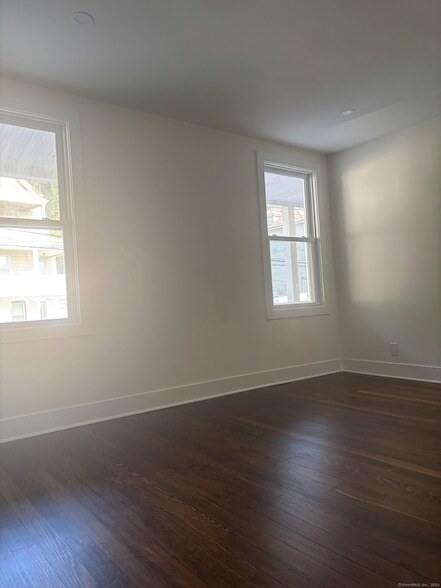 Foto principal - 19 N Spring St