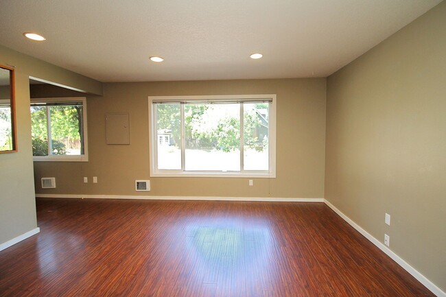 Building Photo - 4232-4232 SE Cesar Estrada Chavez Blvd