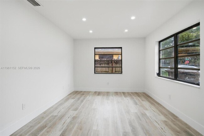 Foto del edificio - 1281 W 42nd St