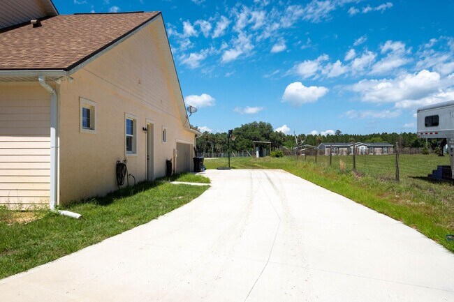 Building Photo - 3 br, 2 bath House - 7512 SE CR 346