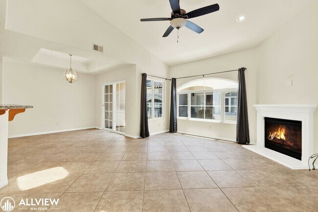 Building Photo - 3 Bed, 3 Bath Townhome in Prime Hillcrest ...