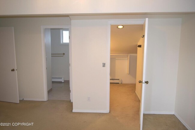 Master Closet - 2457 Ingra St