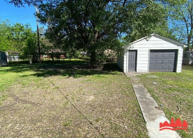 Building Photo - 2412 Gathings Dr